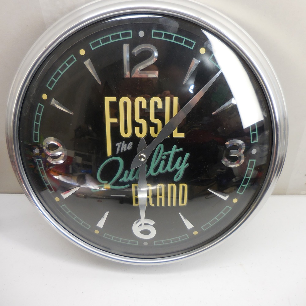 Fossil The Quality Brand Wall Clock Vintage Retro Style Chrome Domed Glass 14"